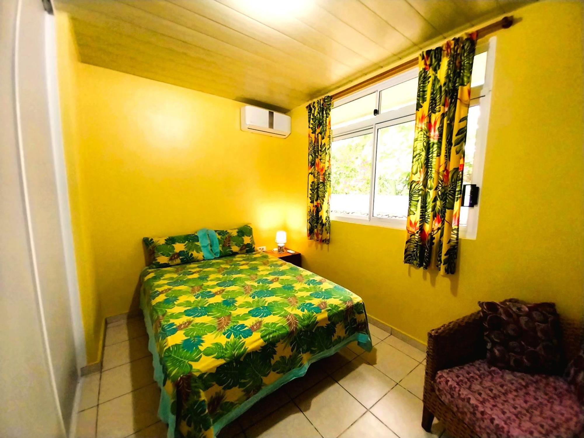 Moorea - Fare Taina Nui Haapiti Luaran gambar